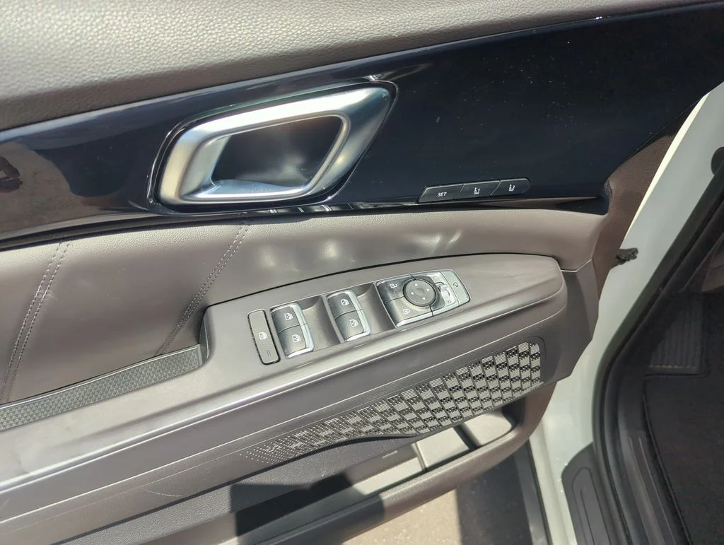Used 2025 White Kia SX Prestige image 19