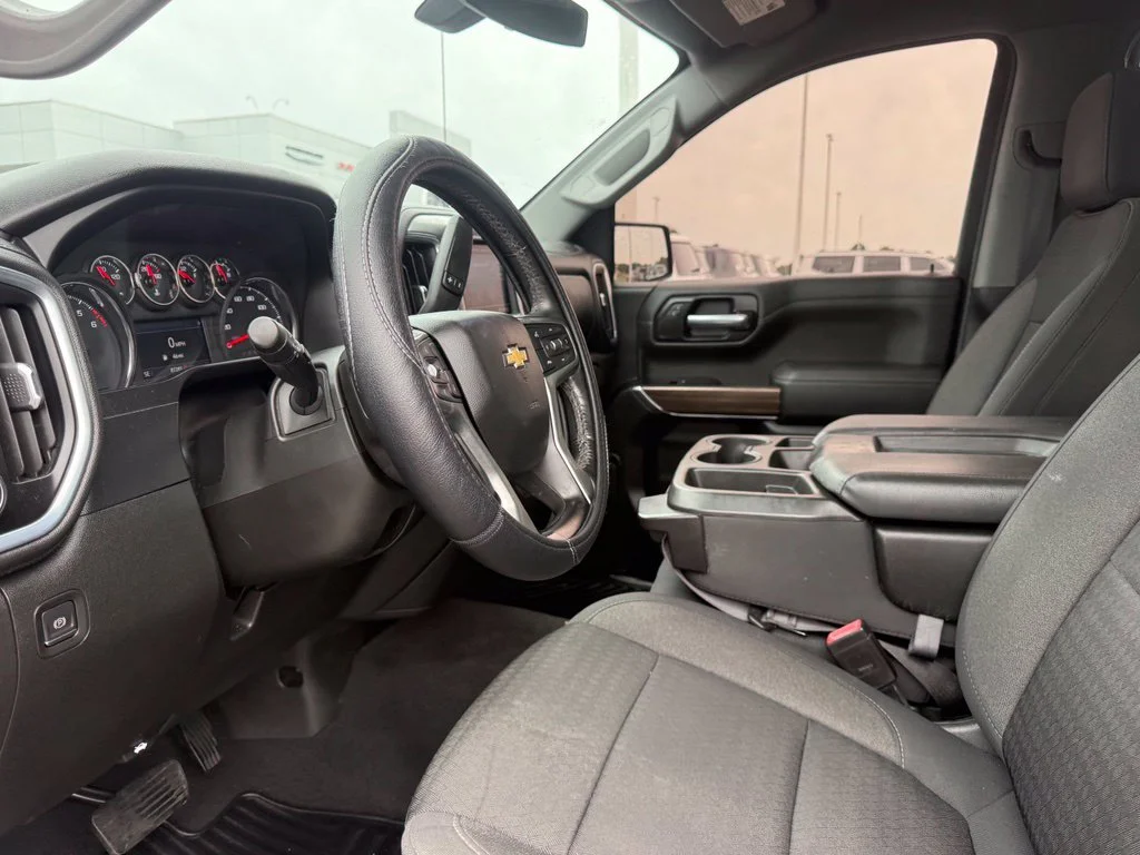 Used 2021 Gray Chevrolet LT image 4