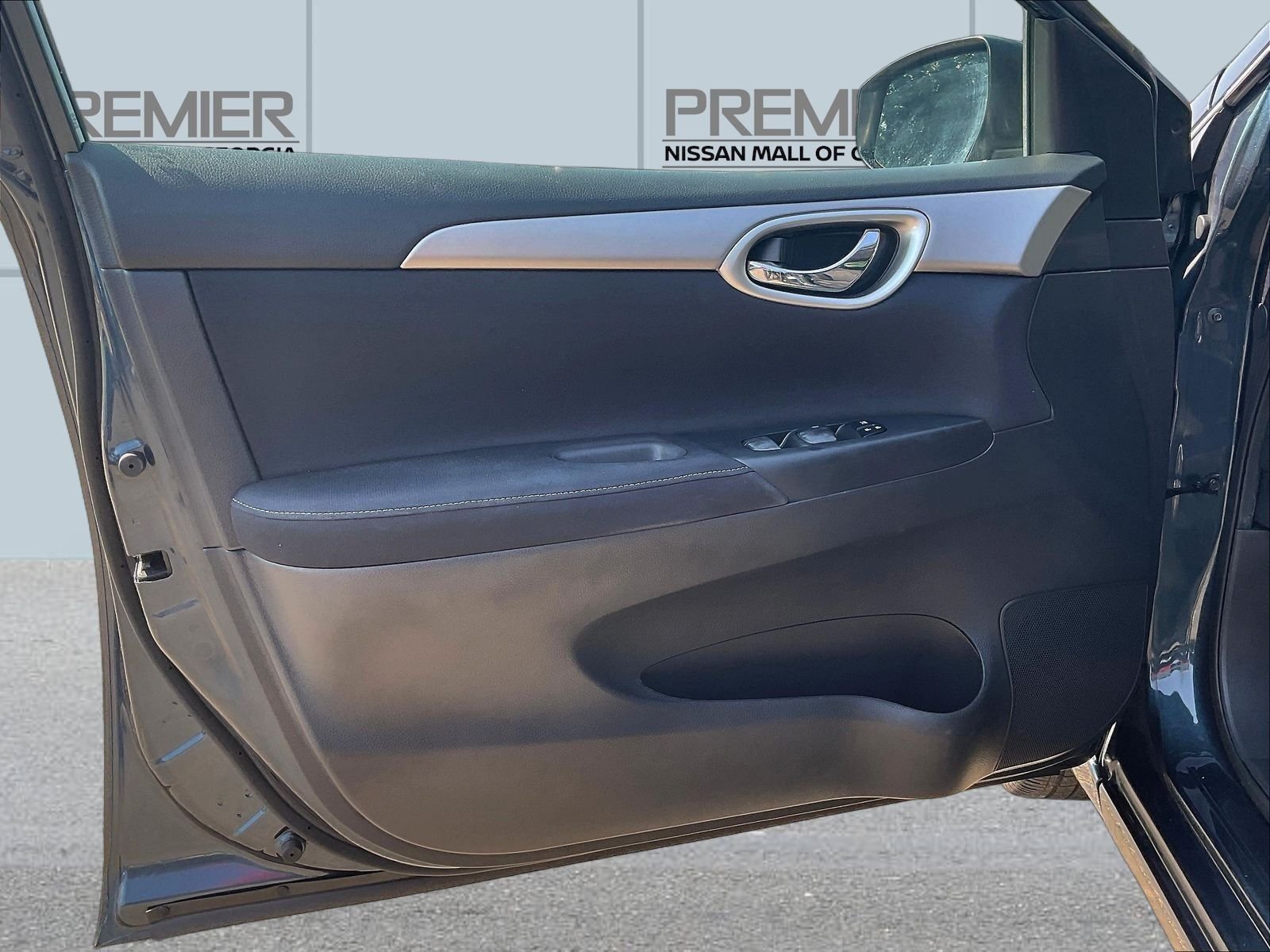 Used 2014 Blue Nissan SV image 19