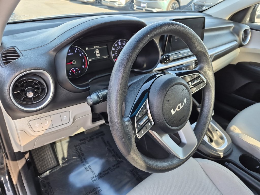 2023 Kia Forte LXS - Photo 14