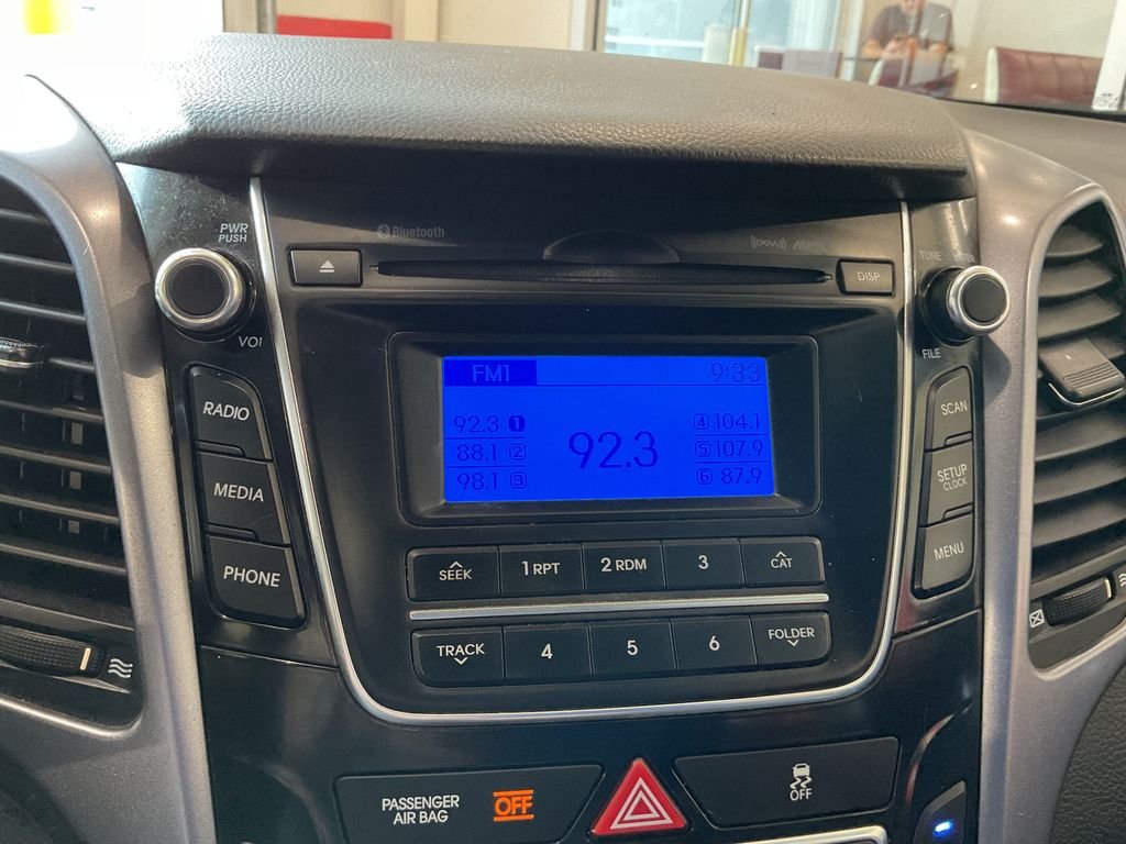 Used 2013 Gray Hyundai Base w/Blue image 21