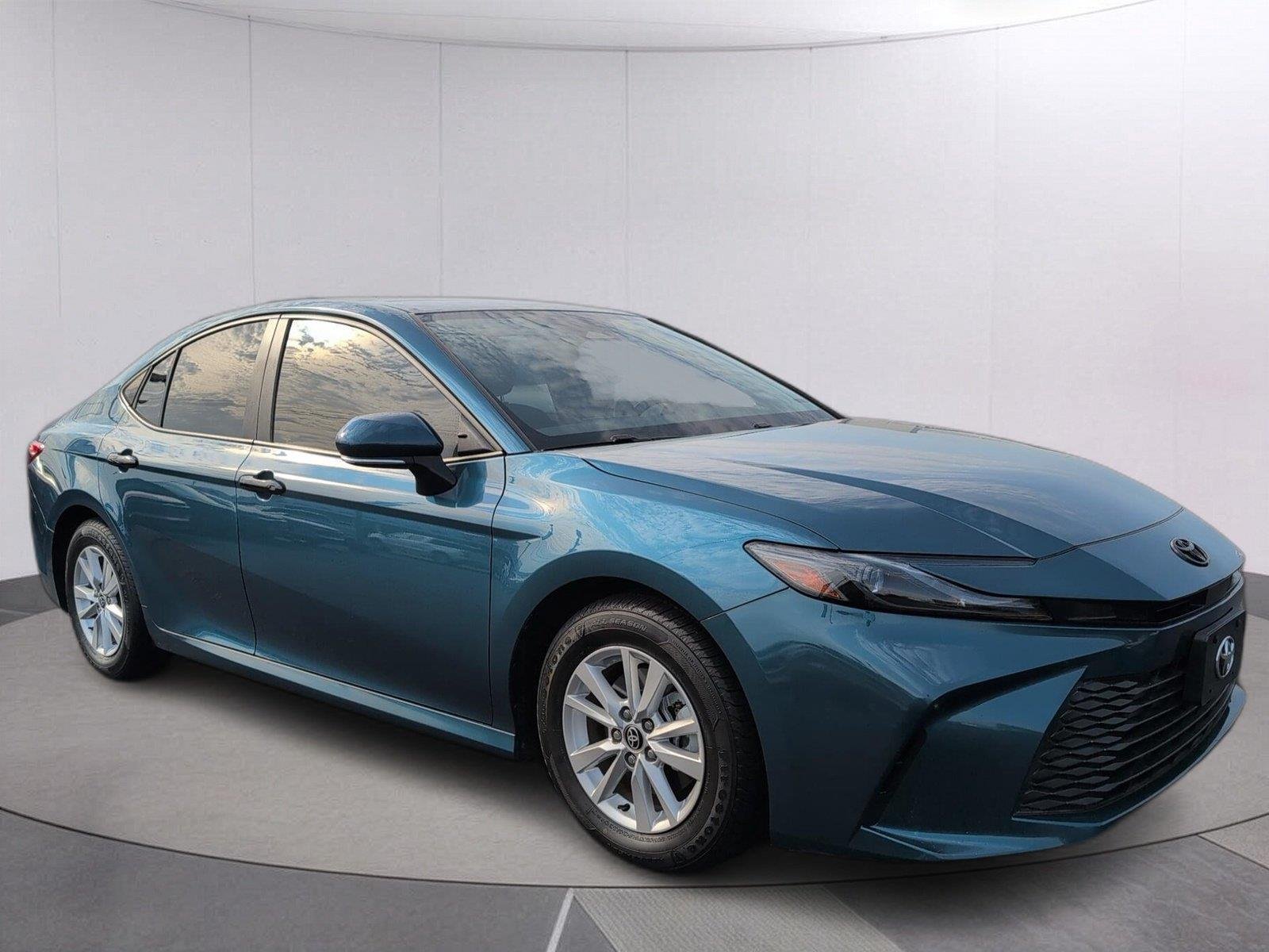 Used 2025 Ocean Gem Toyota LE image 7