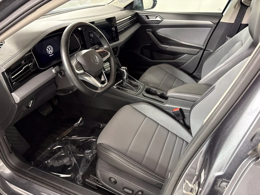Used 2025 Gray Volkswagen 1.5T SE image 23