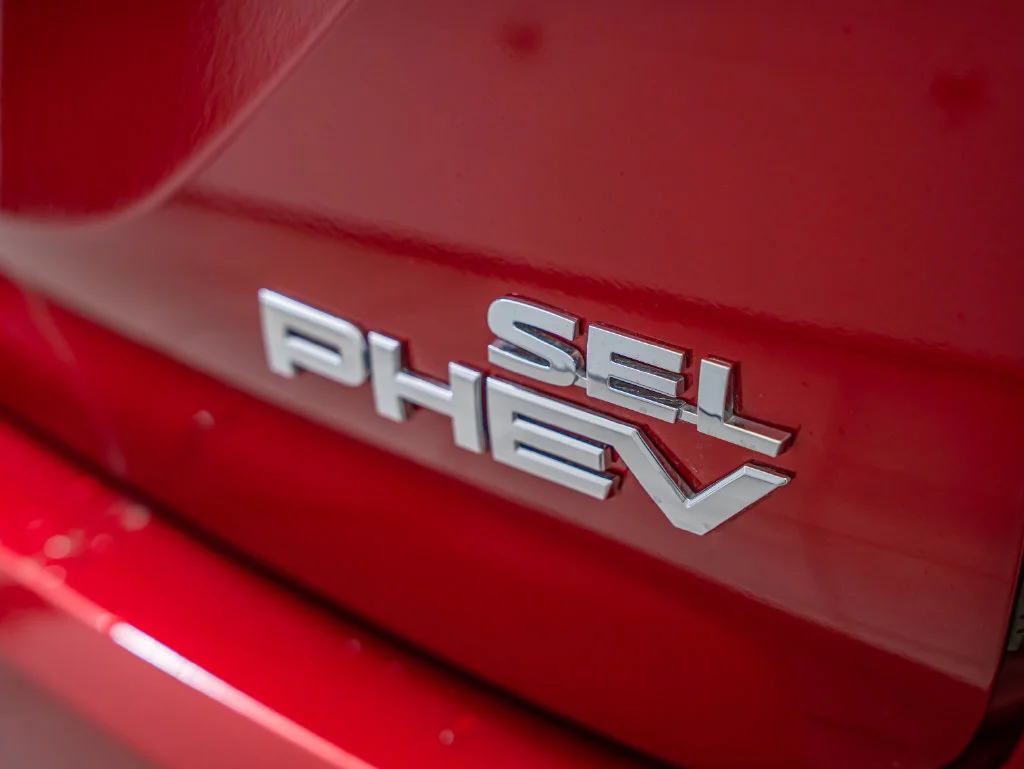 Used 2025 Red Diamond Mitsubishi SEL image 21