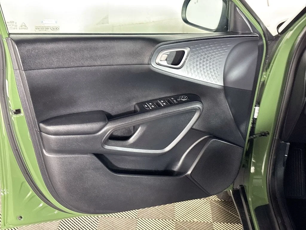 Used 2021 Green Kia EX image 10