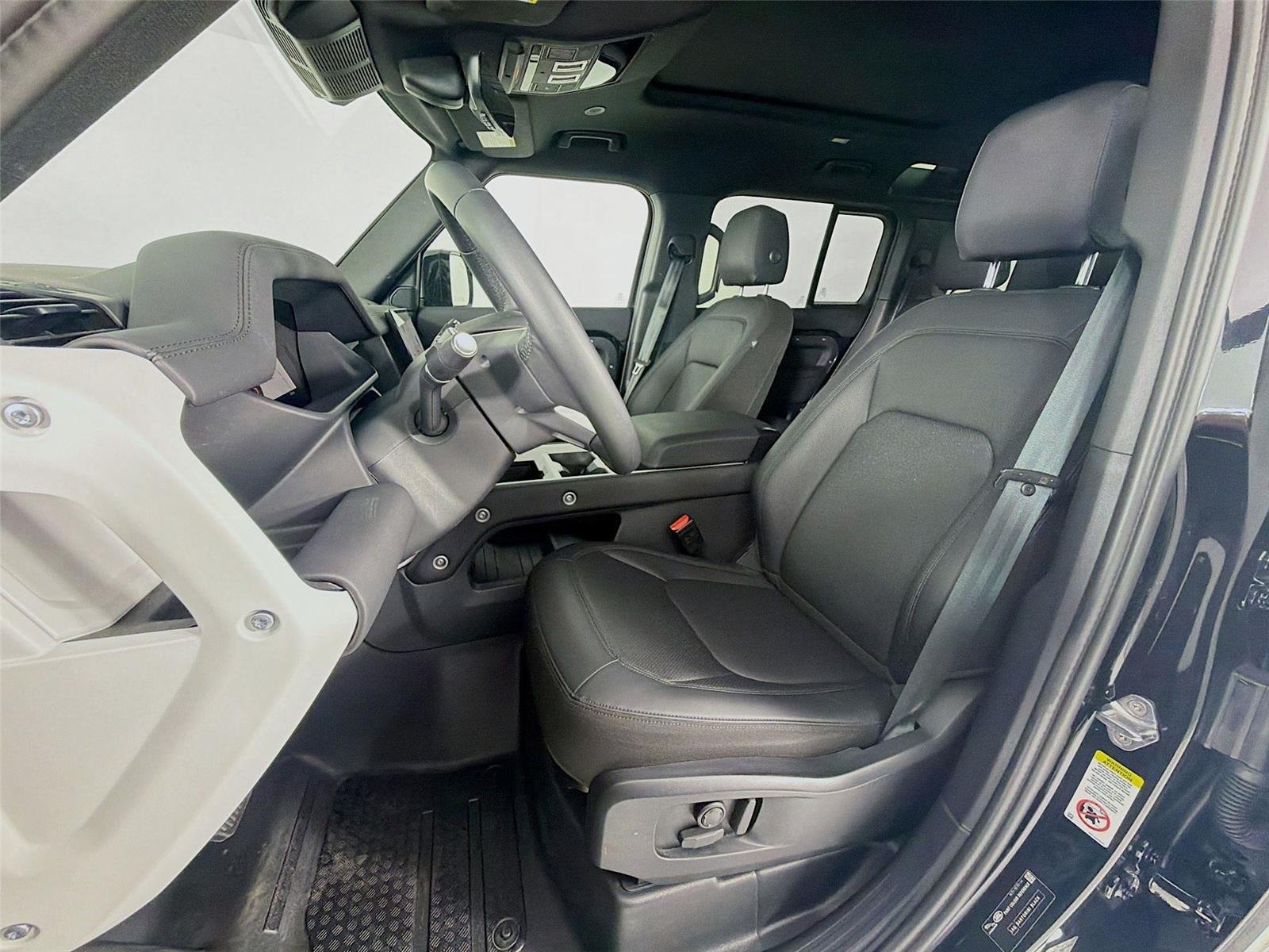 Used 2025 Santorini Black Metallic Land Rover S image 5