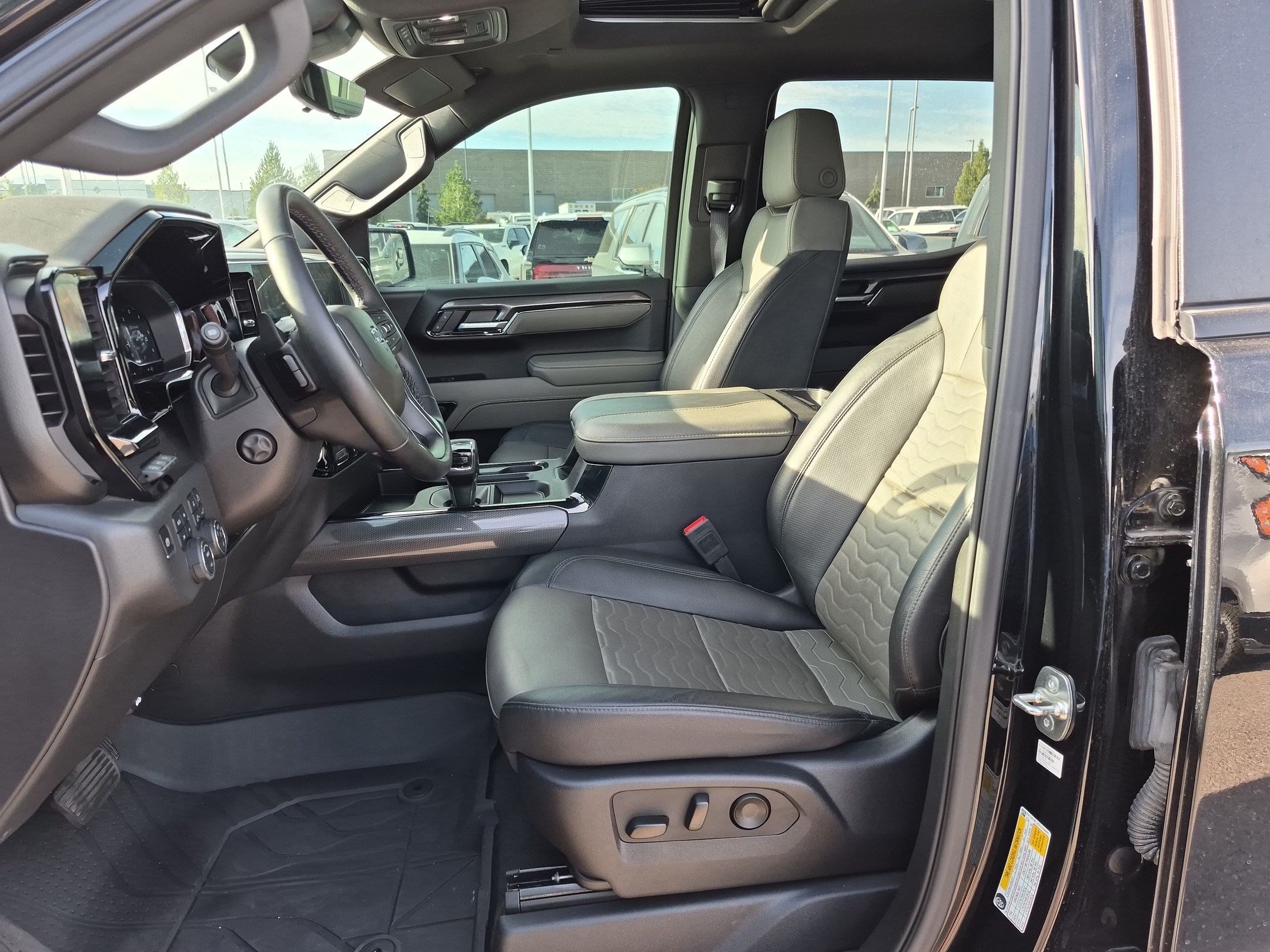 Used 2025 Black Chevrolet ZR2 image 15