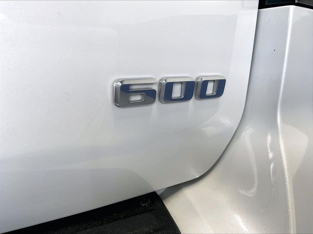 Used 2024 White Cadillac Sport Platinum image 30