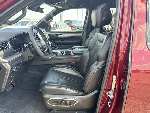 2025 Jeep Wagoneer Series I - Photo 11