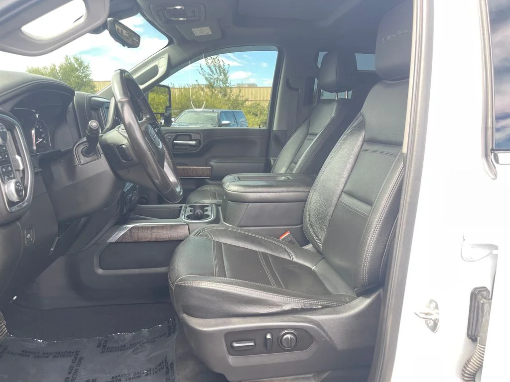 Used 2020 White GMC Denali image 17