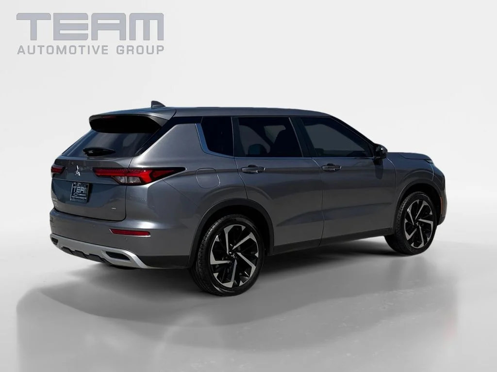 Used 2022 Gray Mitsubishi SE image 7