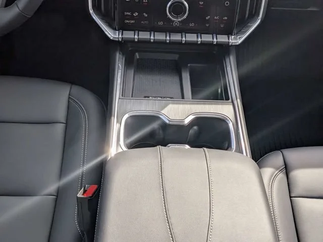New 2027 Glacier White Tricoat GMC Elevation image 21