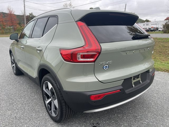 Used 2025 Green Volvo Plus Bright Theme image 3