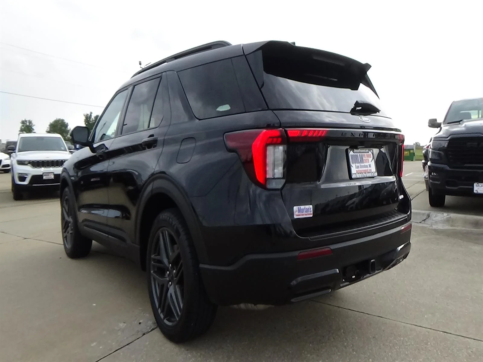 Used 2025 Agate Black (um) Ford ST-Line image 8
