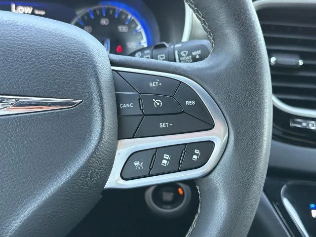 Used 2025 Black Chrysler Select image 26