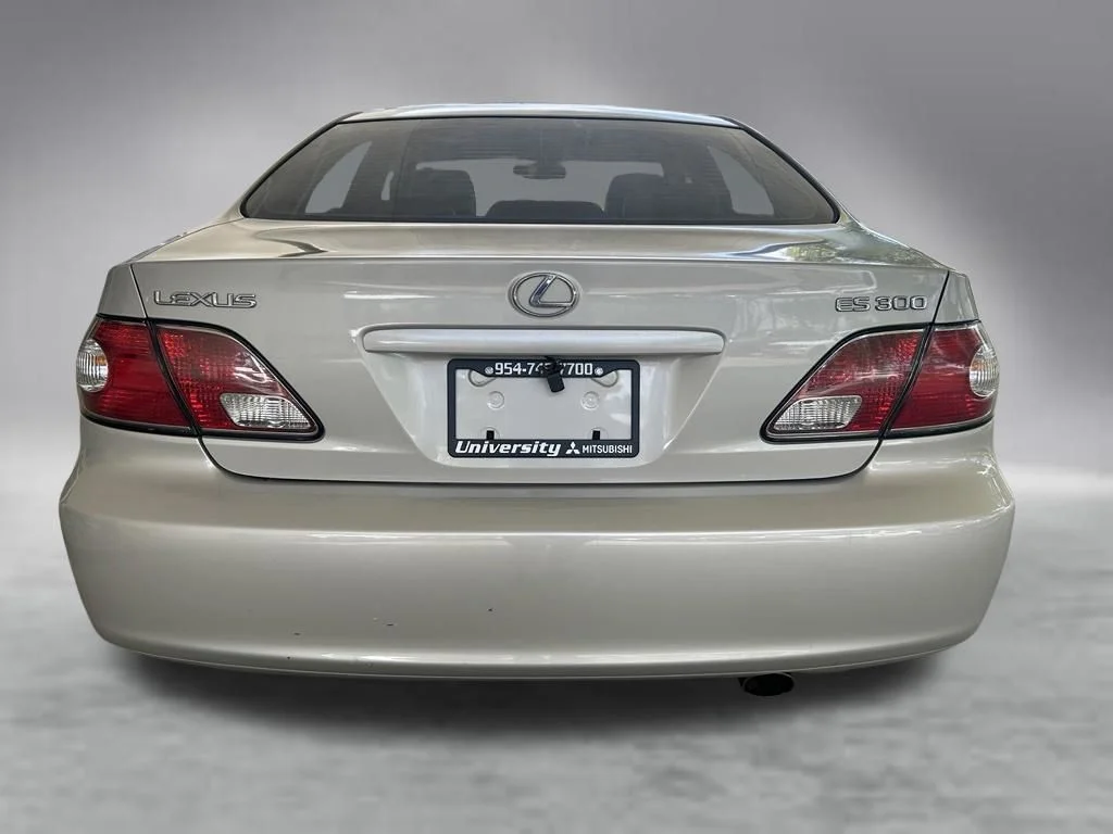 Used 2002  Lexus 300 image 32