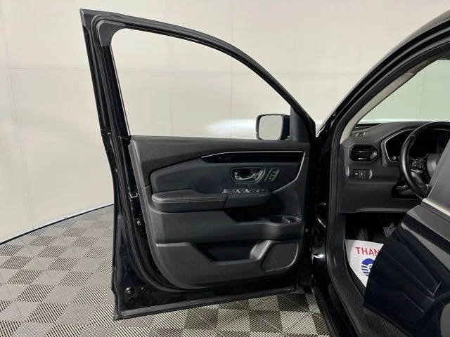 Used 2023  Honda EX-L image 10