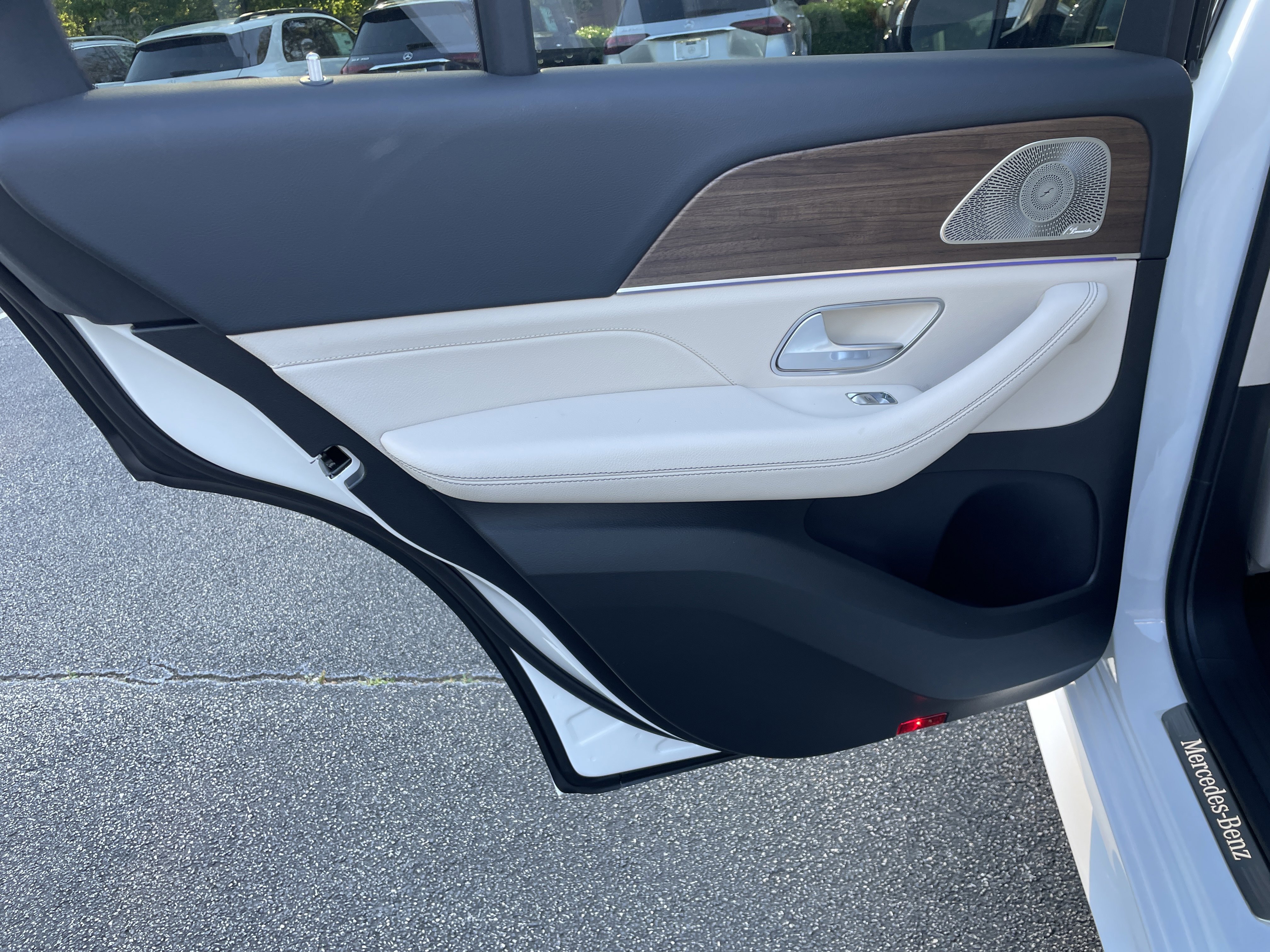 New 2026 MANUFAKTUR Moonlight White Metallic Mercedes-Benz GLE 350 4MATIC® SUV image 33