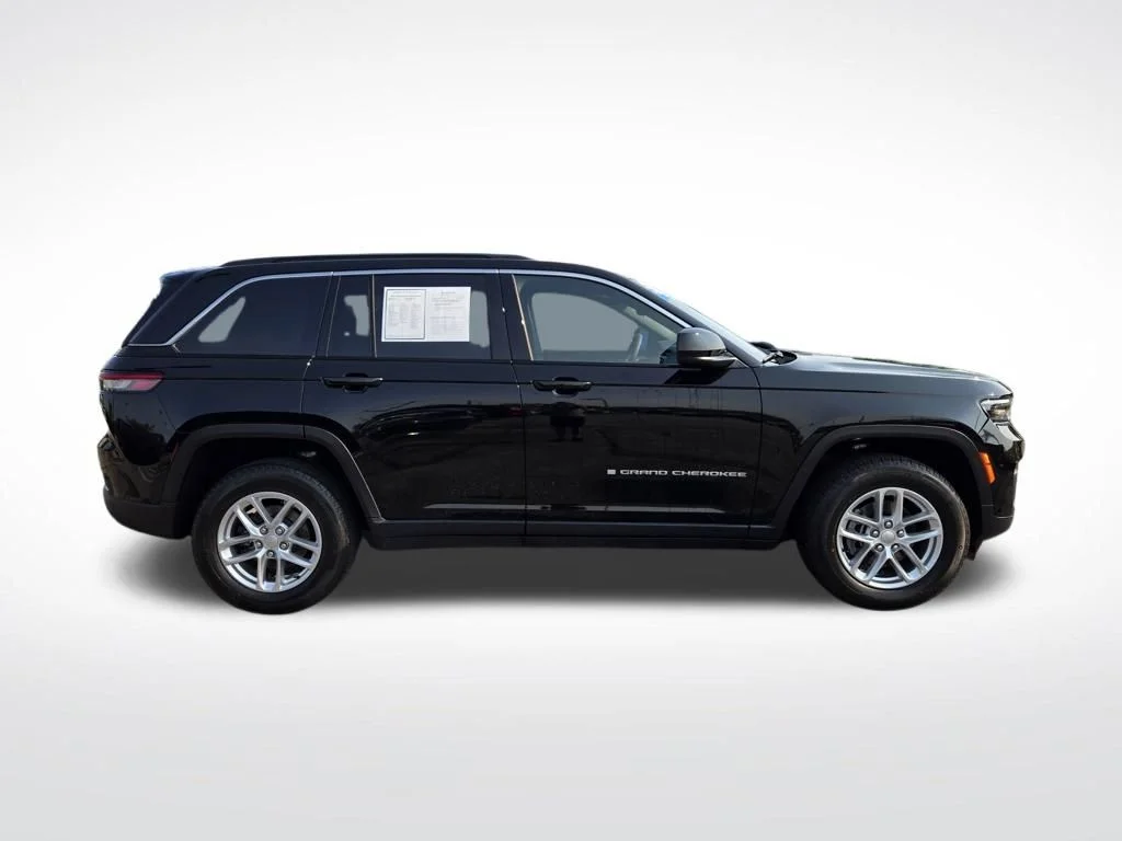 Used 2024 Black Jeep Laredo X image 2