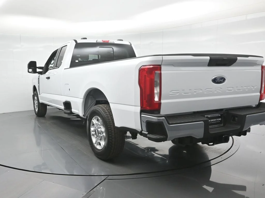 New 2026 Oxford White Ford XLT image 25