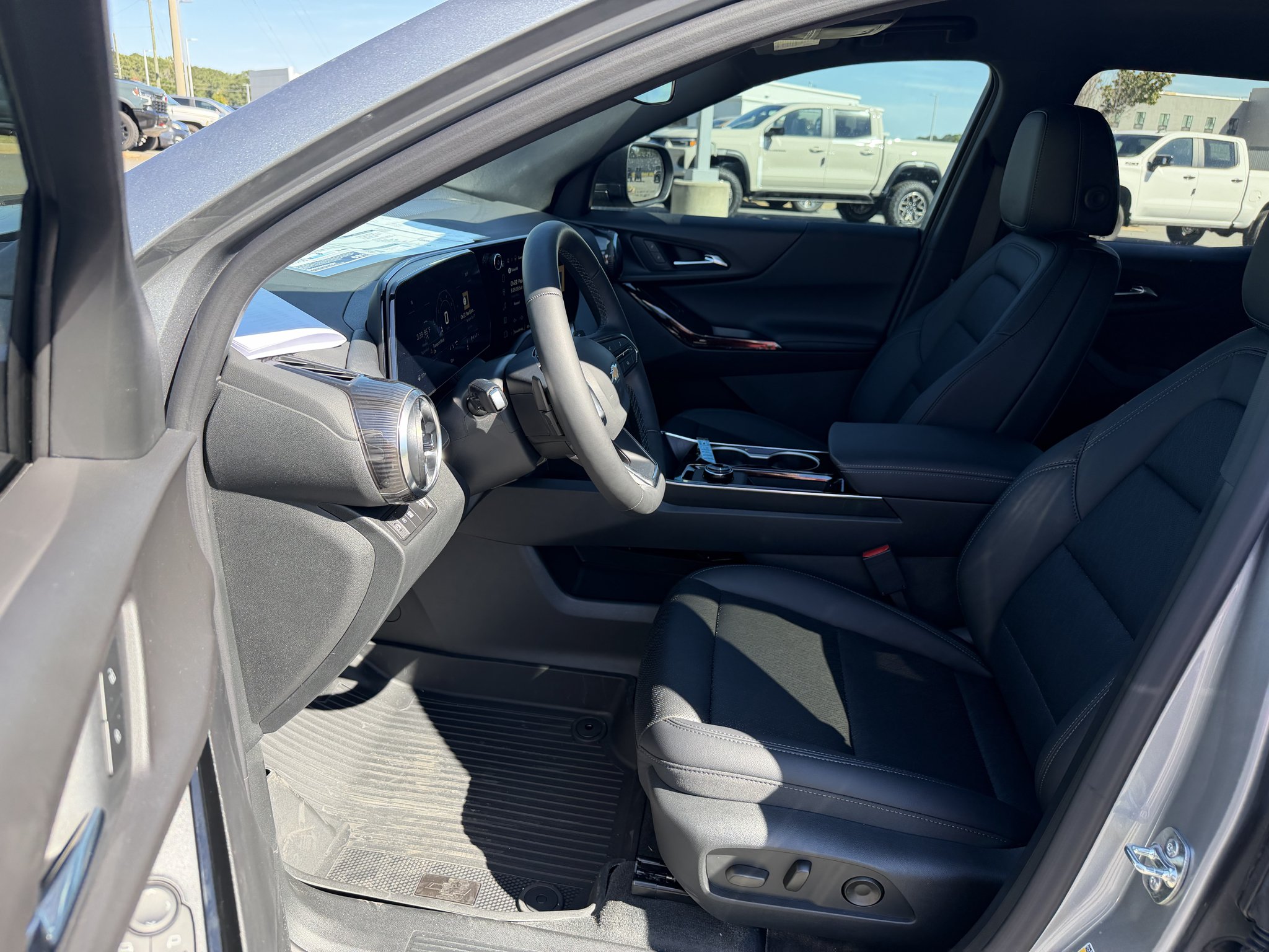 2027 Chevrolet Equinox LT - Photo 18