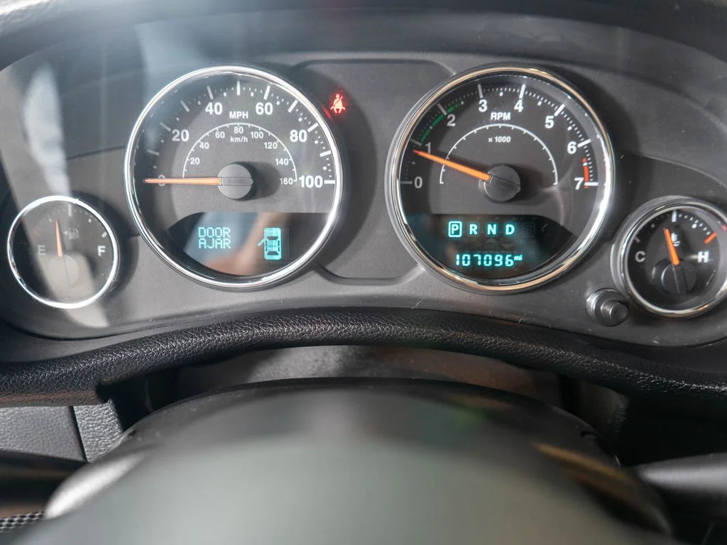 Used 2017 Silver Jeep Unlimited Sport image 17