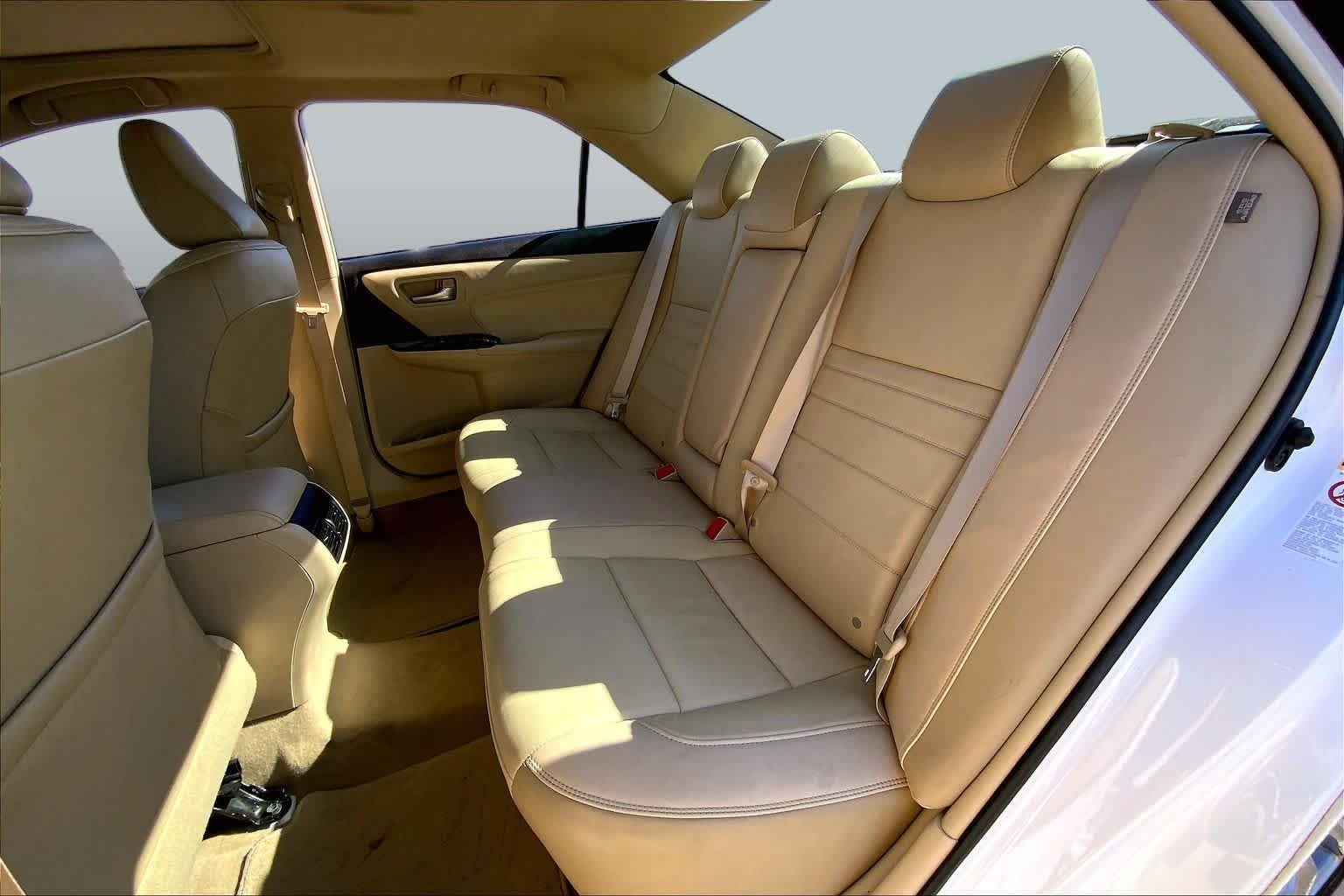 Used 2016 Super White Toyota XLE image 20