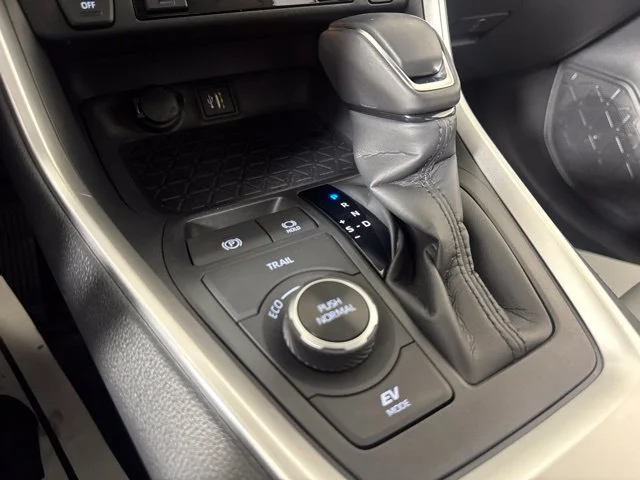 Certified Used 2025 Pearl Toyota XLE Premium image 16