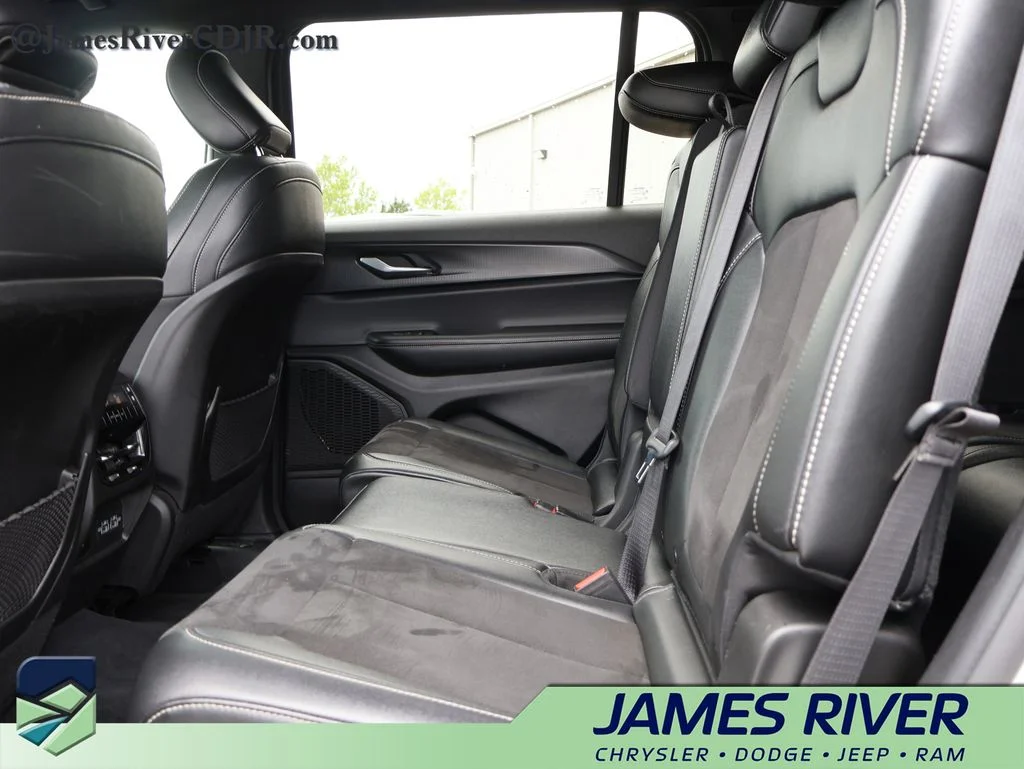 Used 2024 Silver Jeep Altitude image 19