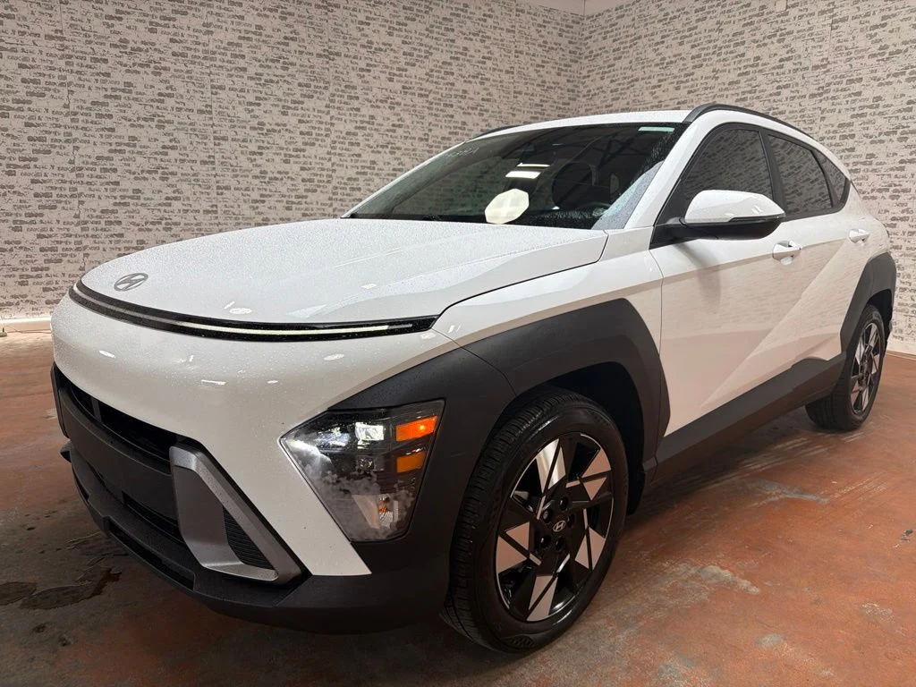 Used 2025 Atlas White Hyundai SEL image 3