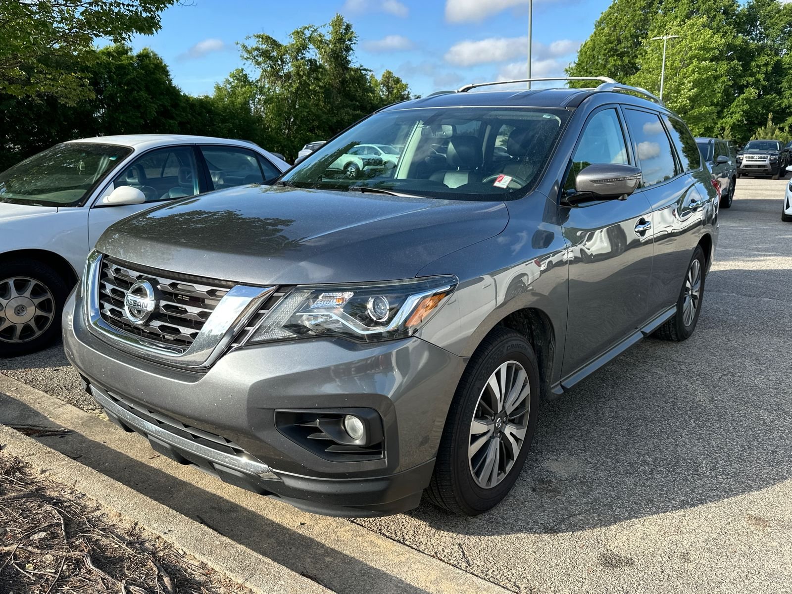 2017 Nissan Pathfinder SL