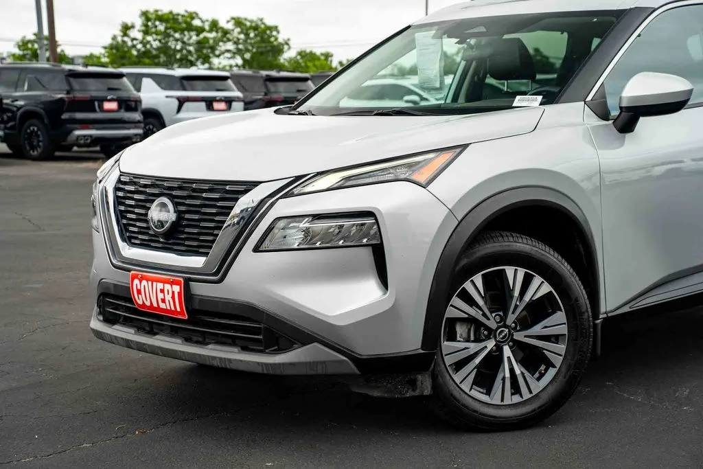 Used 2023 Silver Nissan SV image 7