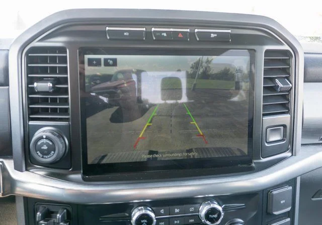 Used 2023  Ford Lariat image 25