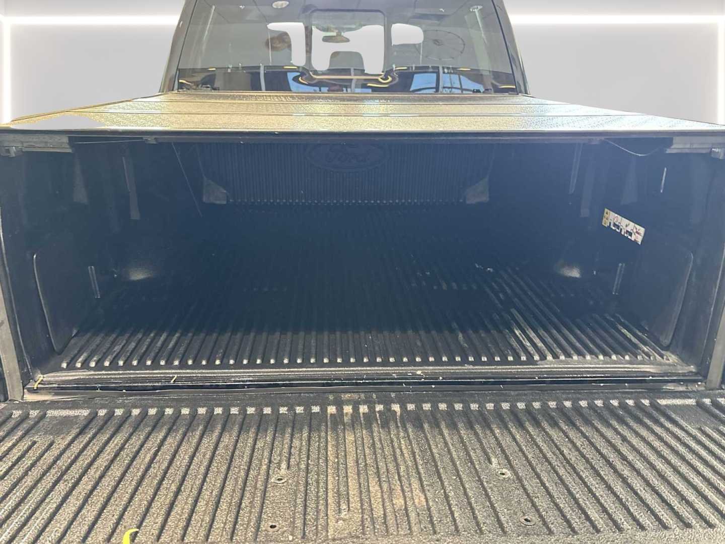 Used 2025 Agate Black Metallic Ford LARIAT image 25