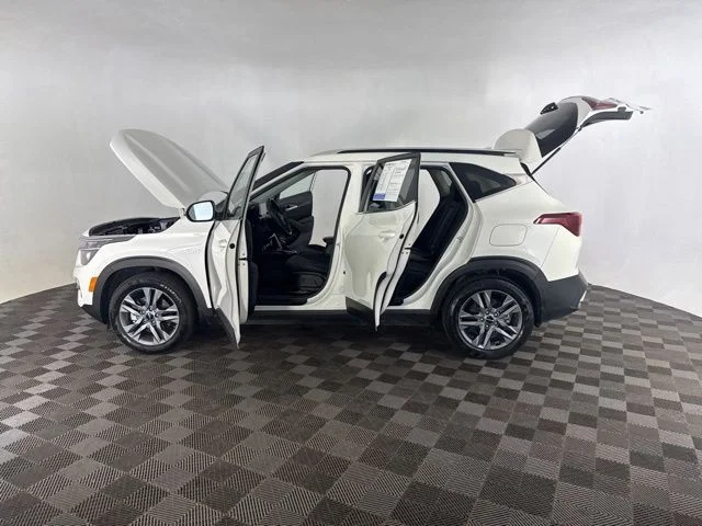 Used 2023 White Kia S image 11