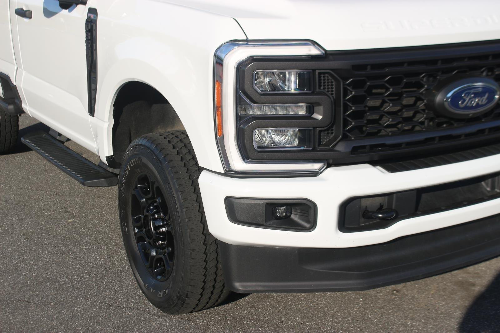 Used 2023 Oxford White Ford XL image 9