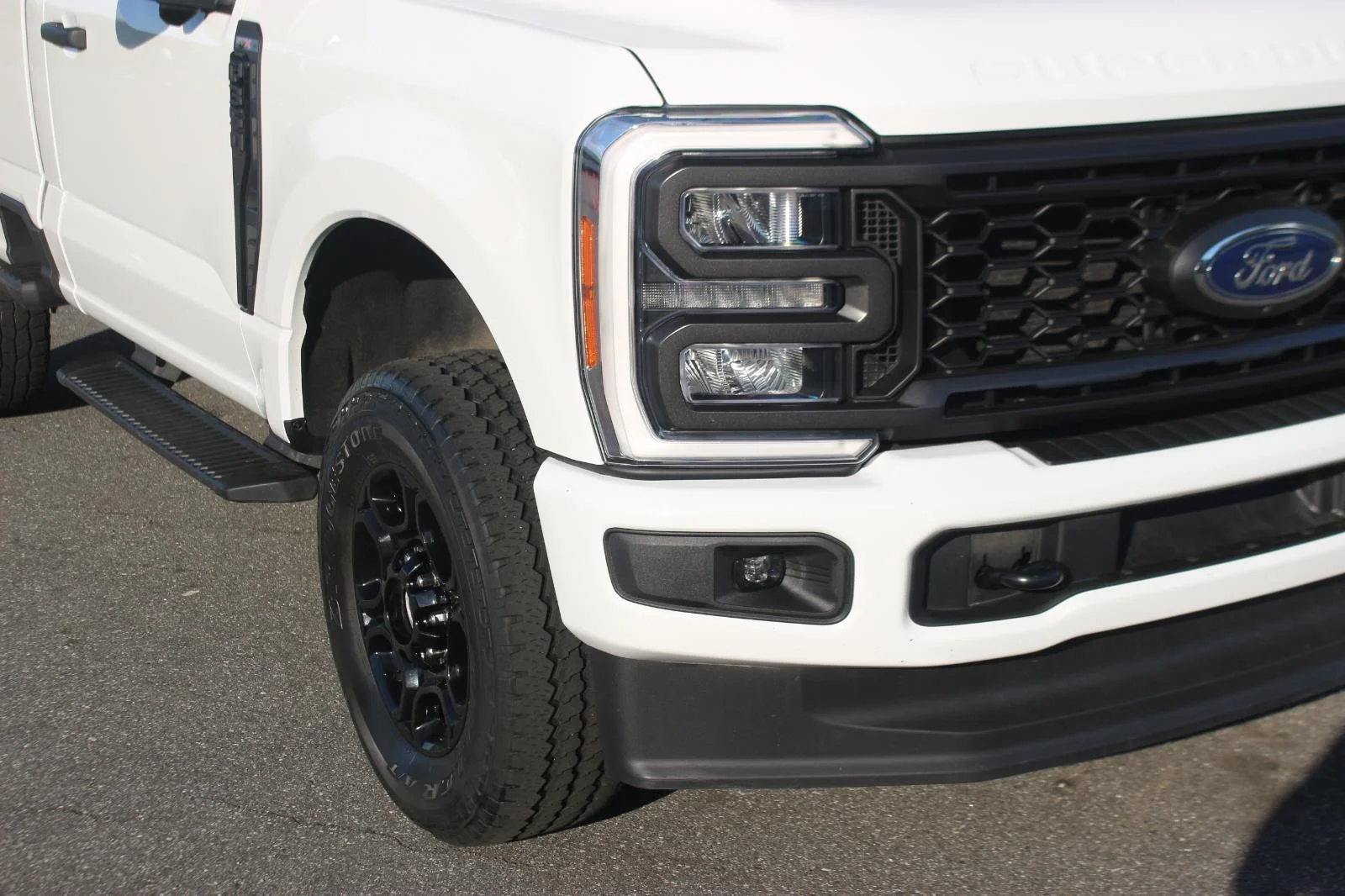 Used 2023 Oxford White Ford XL image 9