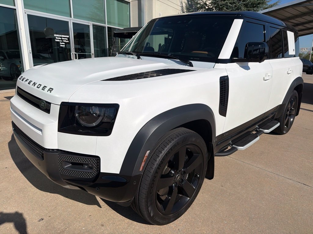 Used 2023 White Land Rover V8 image 1