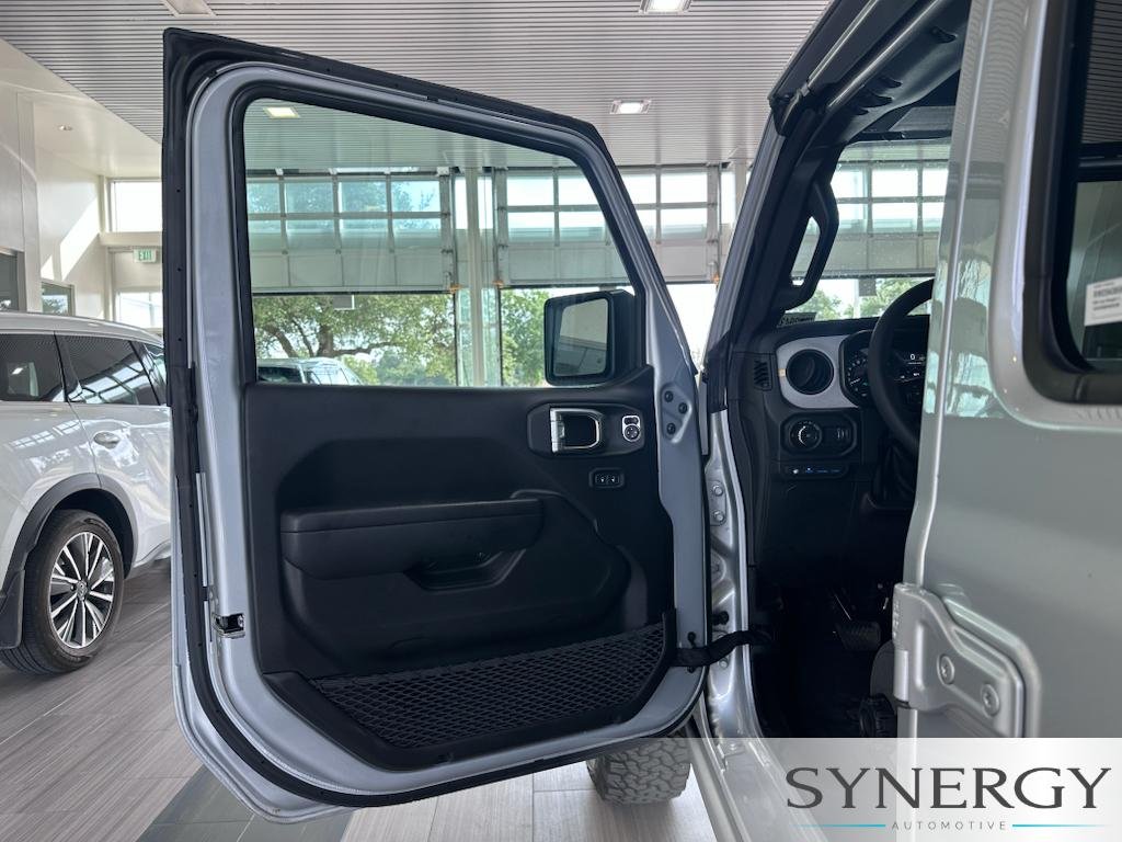Used 2024 Silver Zynith Clearcoat Jeep Willys image 19