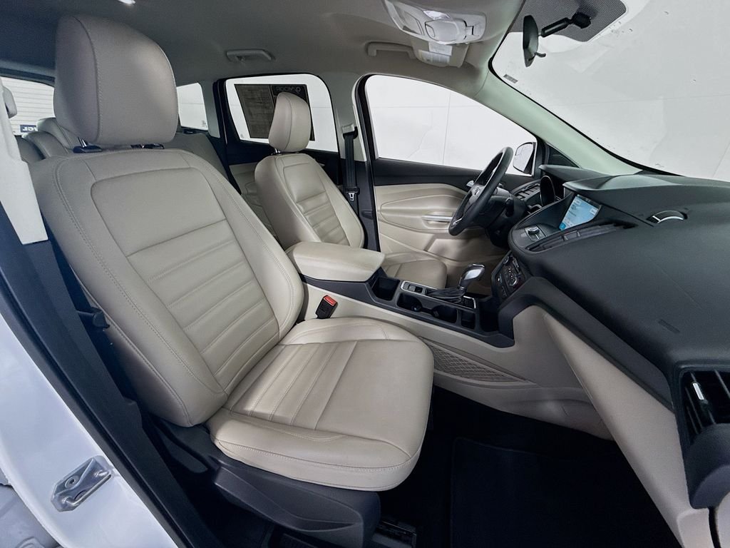 Used 2019 Oxford White Ford SEL image 27