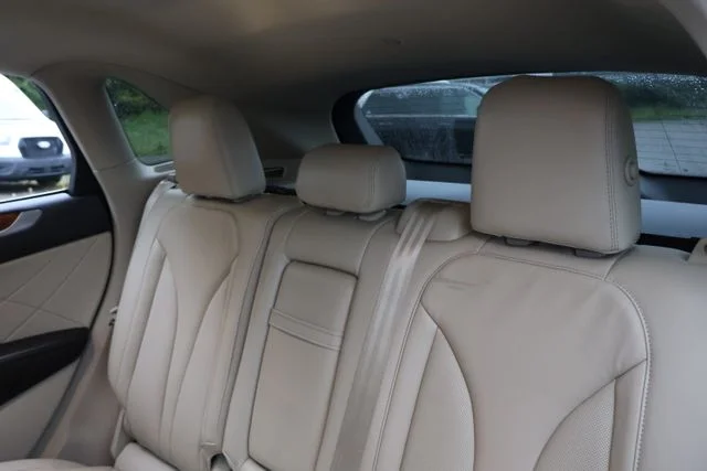 Used 2019 Red Lincoln Select image 14