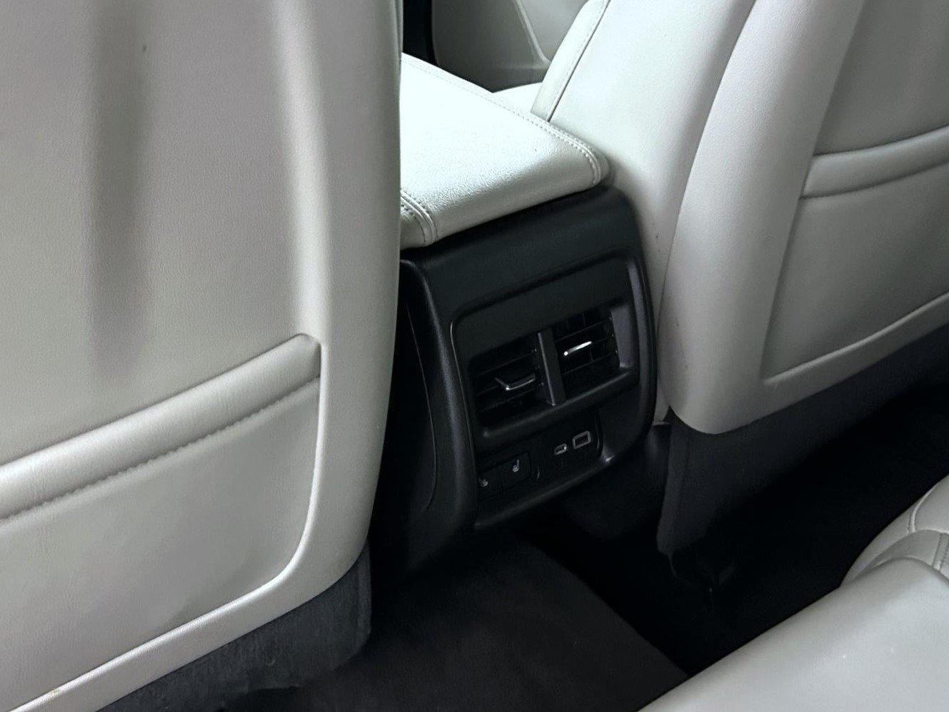 Used 2019 White Cadillac Premium Luxury image 33