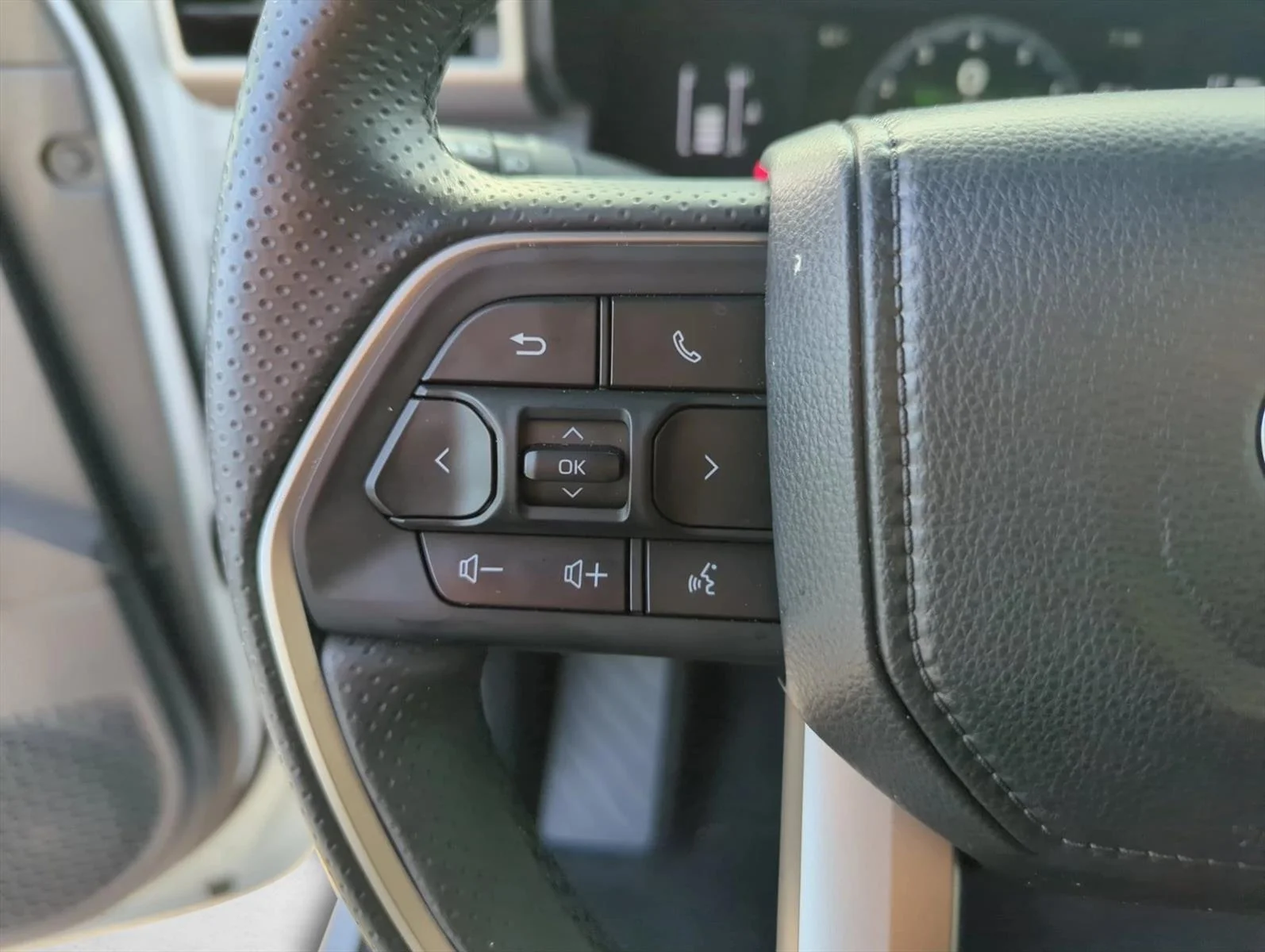 Used 2025 Ice Cap Toyota SR5 image 15