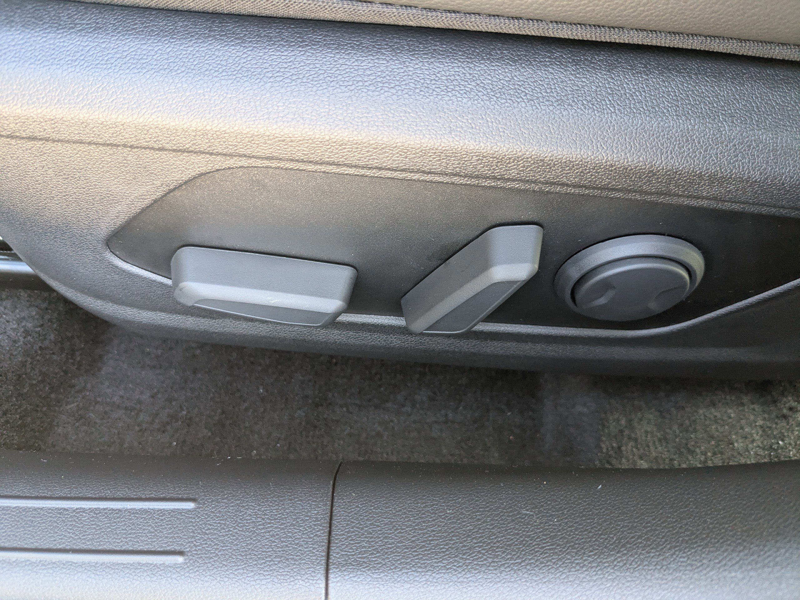 2025 Hyundai Elantra Limited - Photo 17