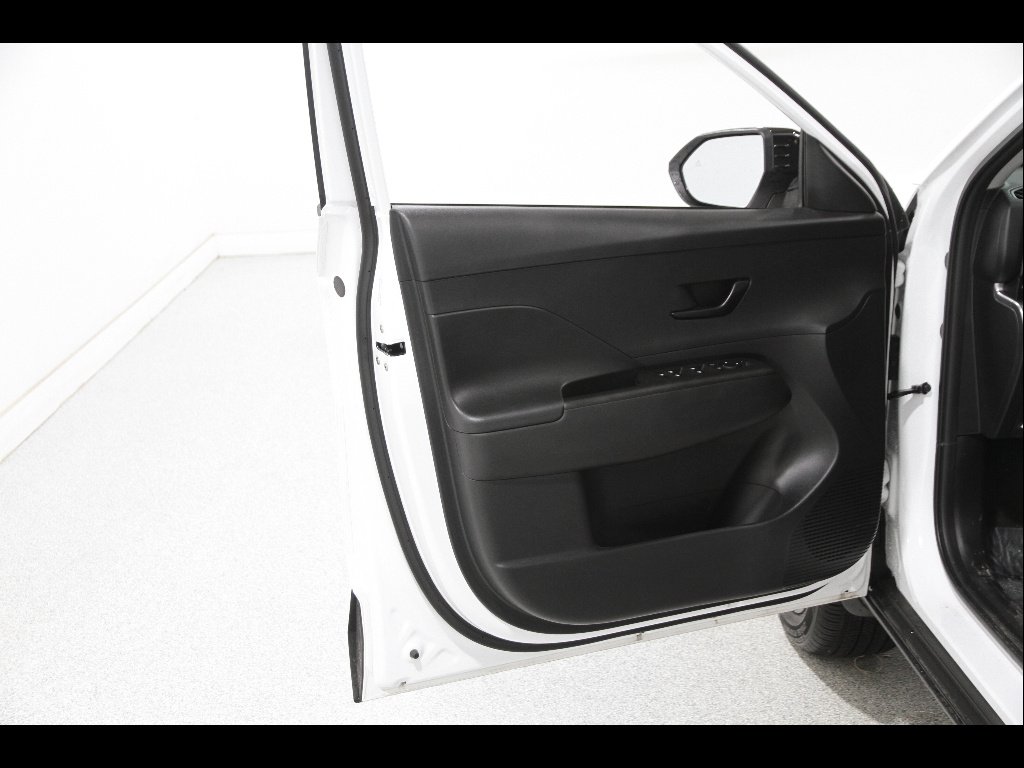 Used 2026 Atlas White Hyundai SEL Sport image 4
