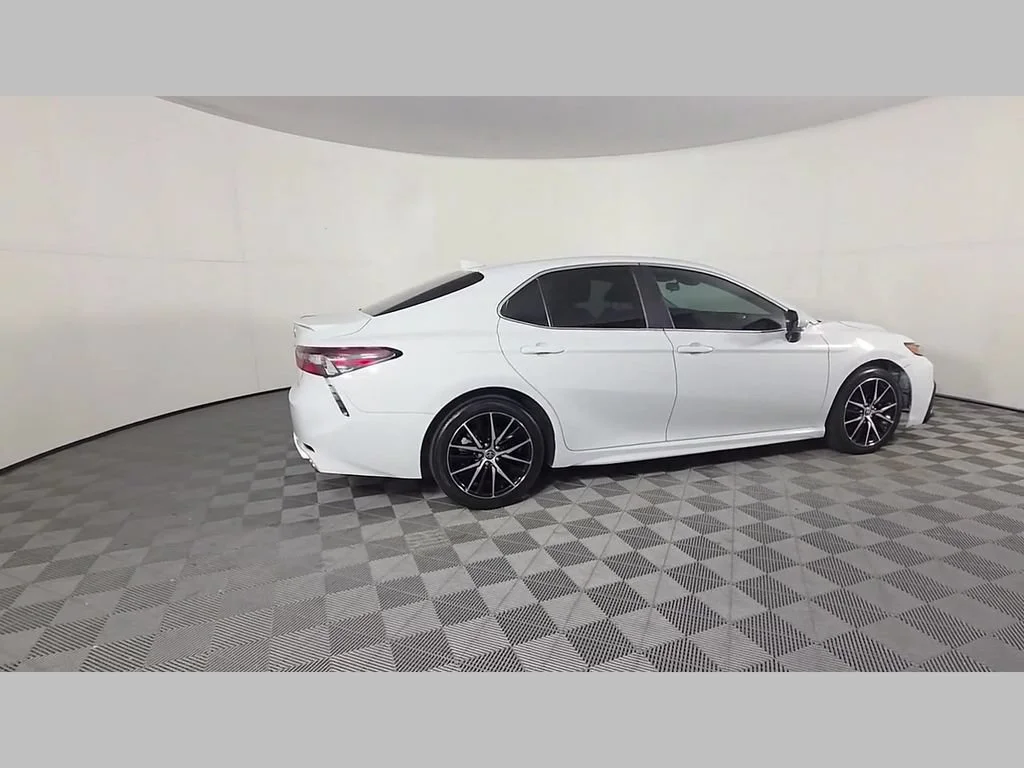 Used 2024 Ice Toyota SE image 38