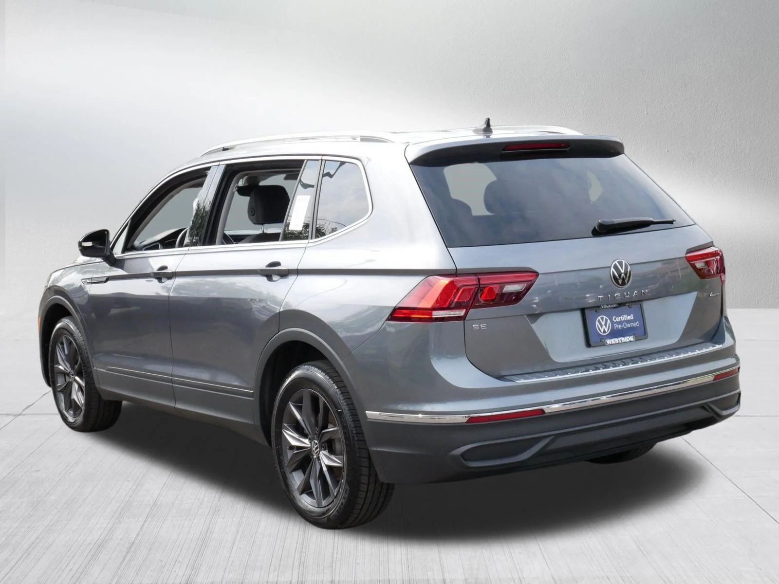 Certified Used 2023 Platinum Gray Metallic Volkswagen SE image 5