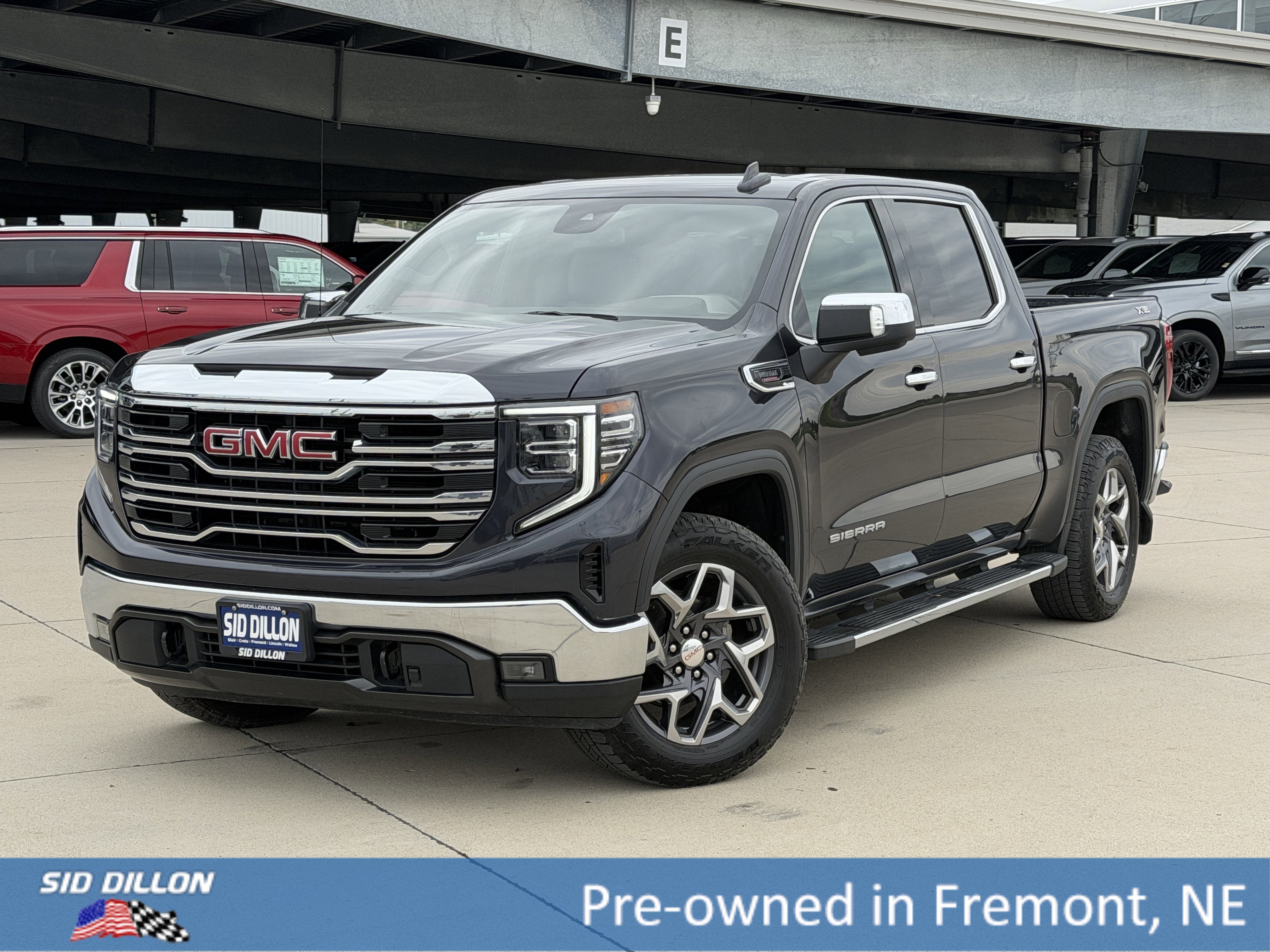 2022 GMC Sierra 4WD Crew Cab Short Box SLT's photo
