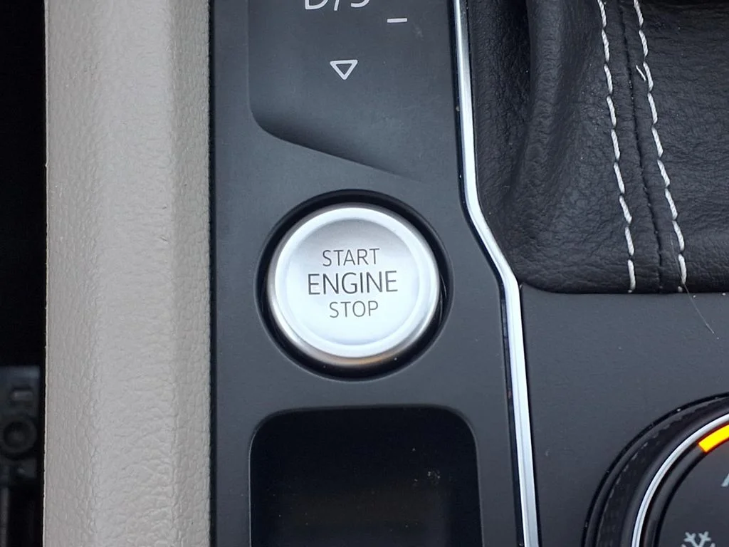Certified Used 2023 Pure White Volkswagen 3.6L V6 SE w/Technology image 21