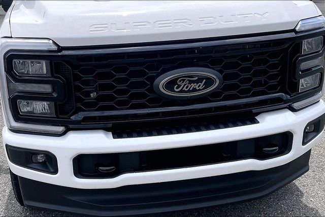 New 2026 Star White Metallic Tri-Coat Ford F-250® Lariat® image 24